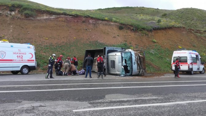 Sivas'ta trafik kazaları: 3 yaralı