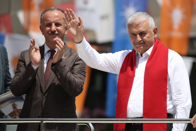 Başbakan Yıldırım, Bağcılar'da esnafı ziyaret etti
