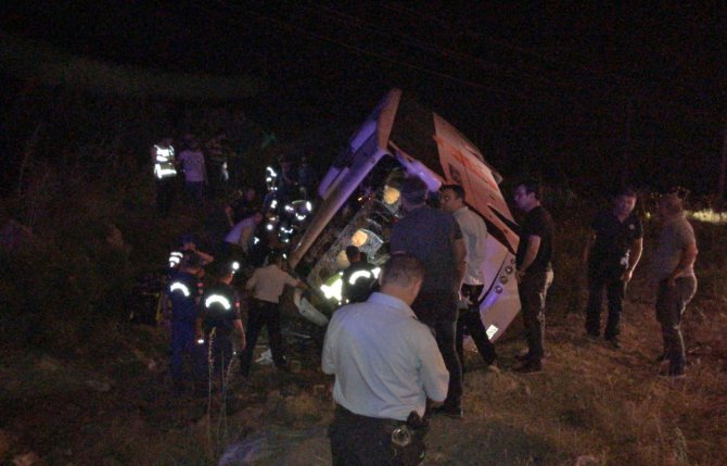 GÜNCELLEME - Aydın'da yolcu otobüsü devrildi