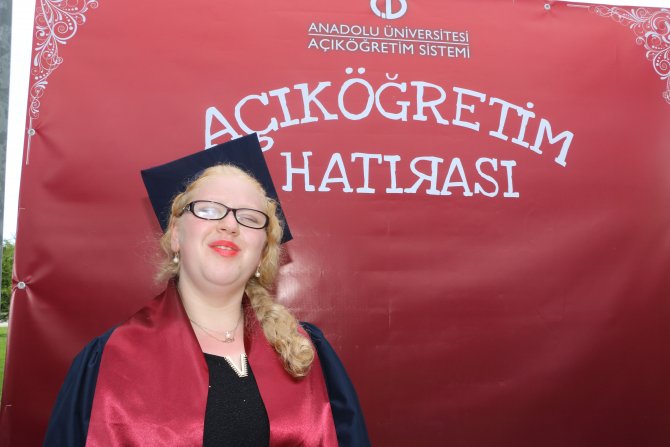 Açıköğretimde mezuniyet coşkusu