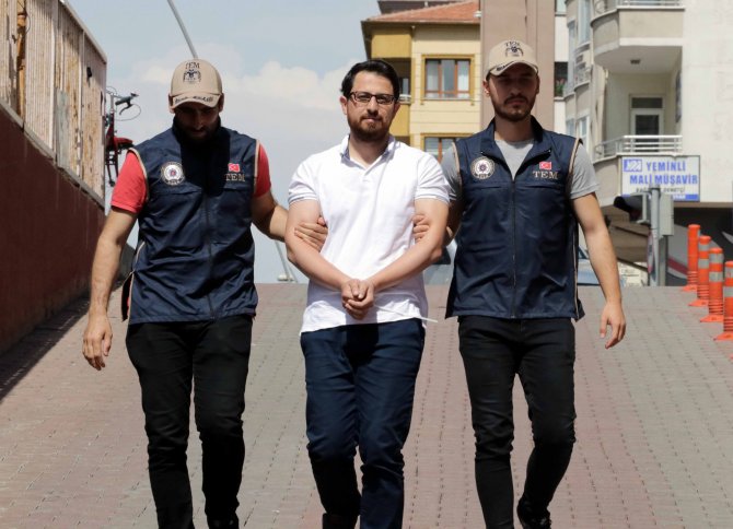 FETÖ'nün "asker imamı" hücre evinde yakalandı
