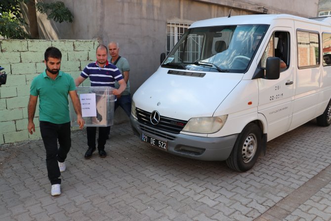 Seyyar sandıkta oylarını kullandılar