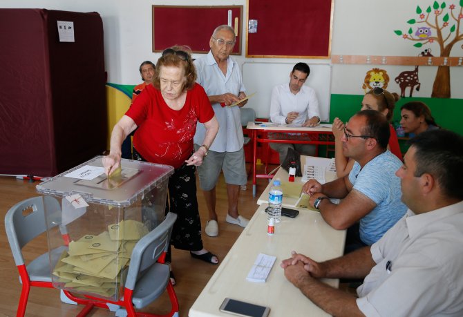 Tatile bir günlük seçim arası