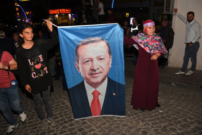 Erdoğan'ın seçim başarısı kutlanıyor