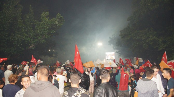 Erdoğan'ın seçim başarısı kutlanıyor