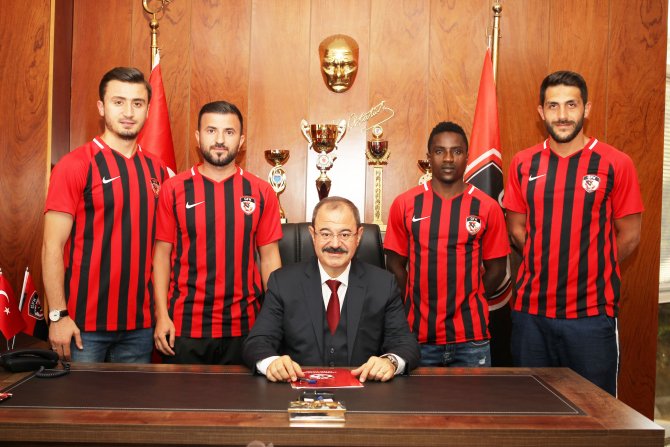 Gazişehir Gaziantep 4 oyuncuya imza attırdı
