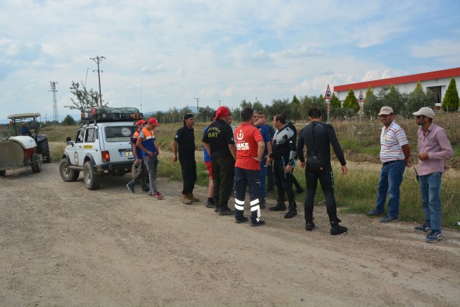 GÜNCELLEME - Kaybolan çocuk sulama kanalında aranıyor