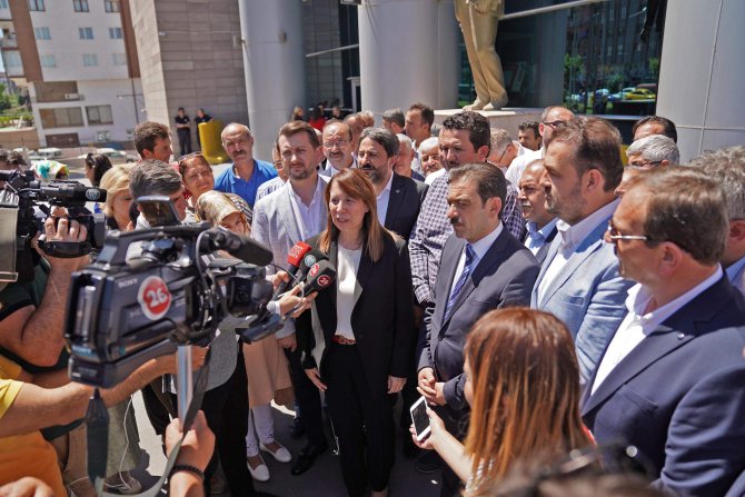 AK Parti Eskişehir Milletvekili Günay mazbatasını aldı