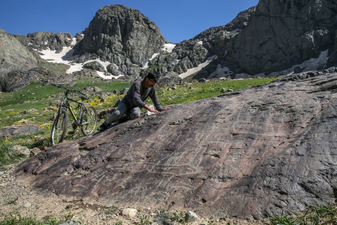 Cilo'da merak uyandıran kaya resimleri