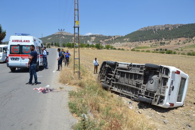 Adıyaman'da yolcu minibüsü devrildi: 1 ölü, 1 yaralı