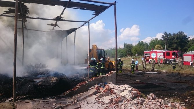 Tekirdağ'da askeri kışlanın deposunda yangın