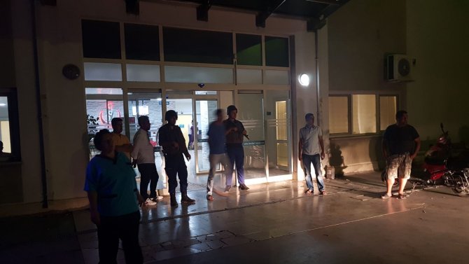 GÜNCELLEME - İzmir'de silahlı kavga: 1'i polis, 5 yaralı