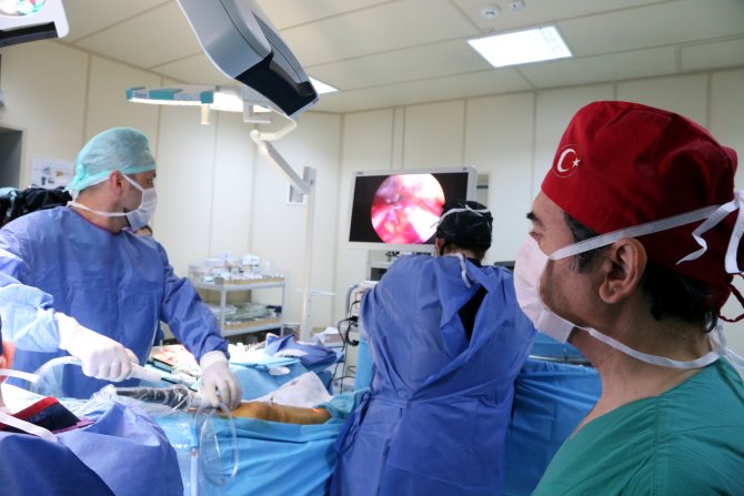 Baypas için damarı endoskopik yöntemle çıkardılar