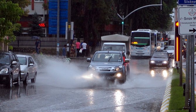 Edirne'de şiddetli yağış ve fırtına