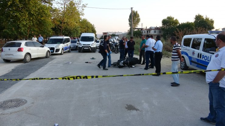 Kaçmaya çalışan zanlının yakınlarıyla polis arasında arbede