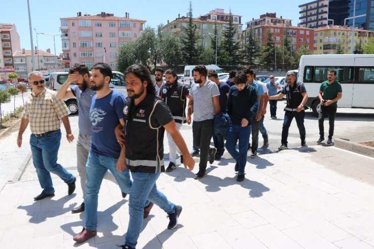 Yasa dışı bahis oynatan 8 şüpheli adliyeye sevk edildi