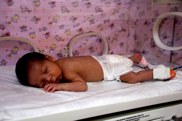 Mersin'de bir bebek sokağa terk edildi