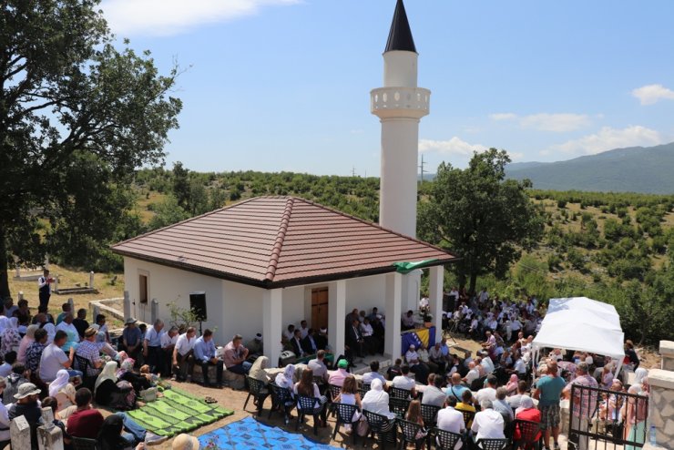 Savaşlarda iki defa yıkılan cami üçüncü kez ibadete açıldı
