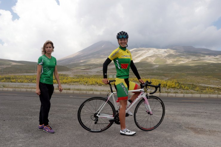 Litvanyalı anne-kız şampiyonalara Erciyes'te hazırlanıyor