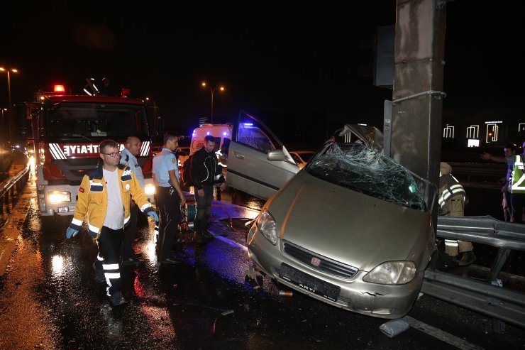 Sefaköy'de otomobil yön levhası direğine çarptı: 1 ölü