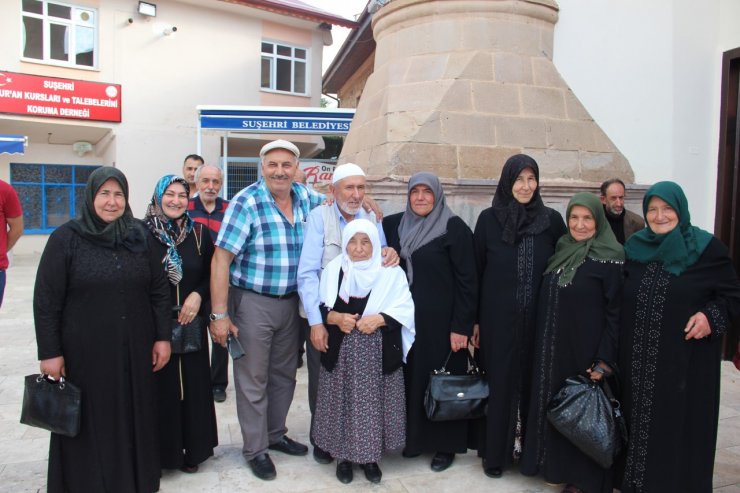 Suşehri'nde hacı adayları kutsal topraklara uğurlandı