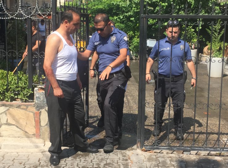 Boşandığı eşini bıçakla ağır yaraladı