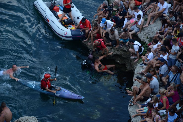 Mostar Köprüsü'nde geleneksel atlama yarışları