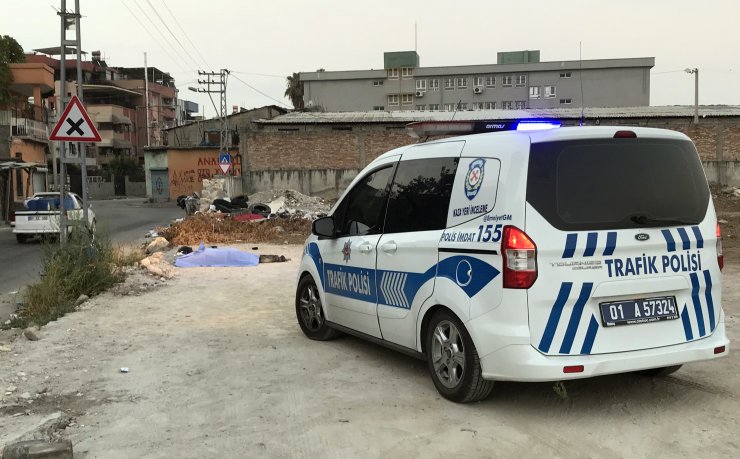 Elektrik direğine çarpan motosiklet sürücüsü öldü