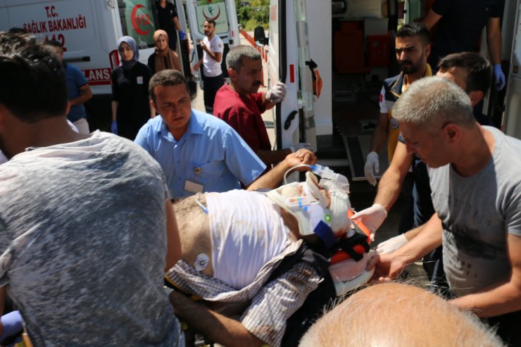 Hafif ticari araç uçuruma yuvarlandı: 1 ölü, 3 yaralı