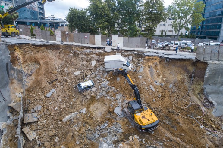 Ümraniye'de inşaatın perde duvarının çökmesi