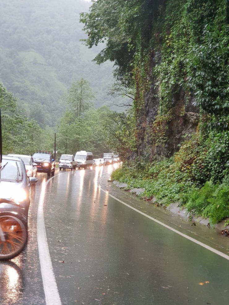 Rize'deki şiddetli yağış