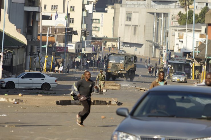 Zimbabve'de seçim karşıtı gösterilerde 3 ölü