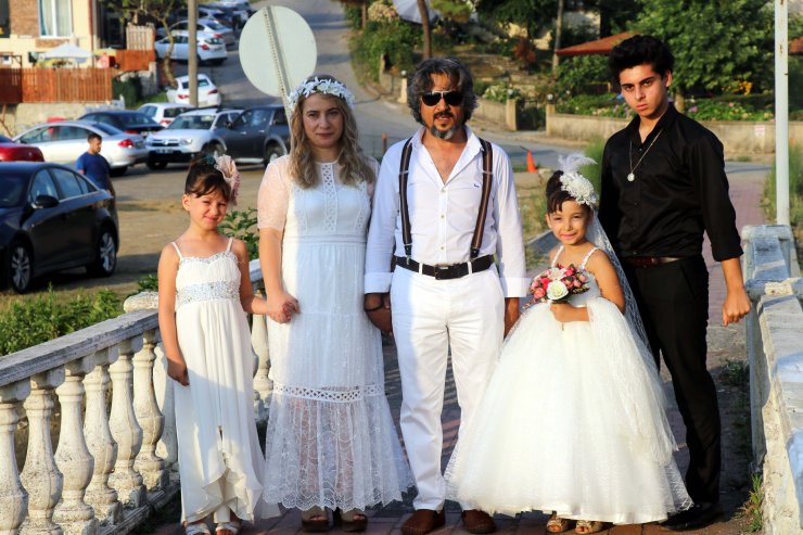 20 yıllık düğün hayalini gerçekleştirdiler