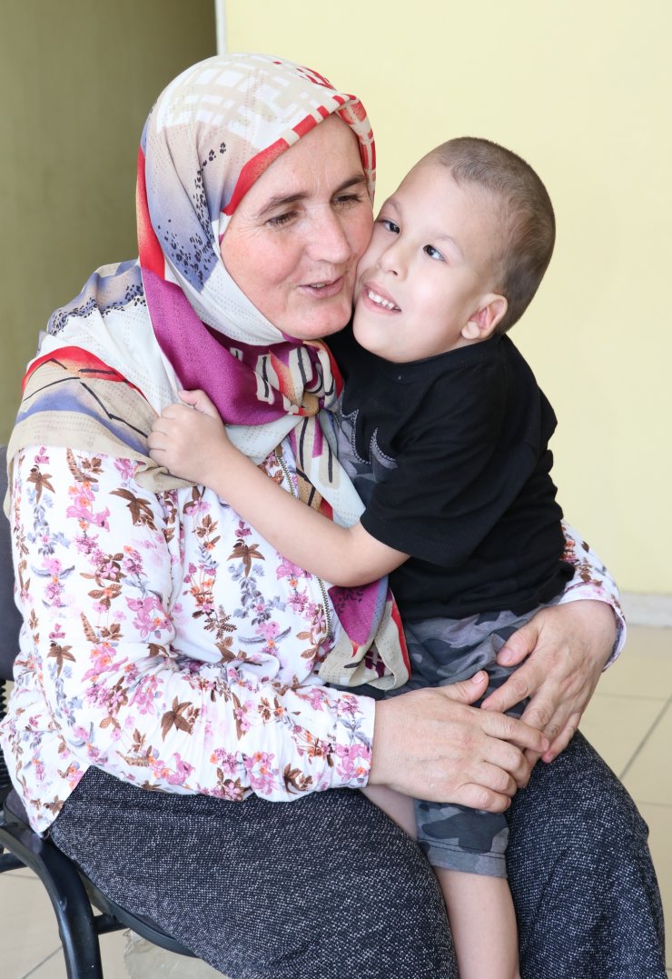 Engelli torun anneanneyi patron yaptı