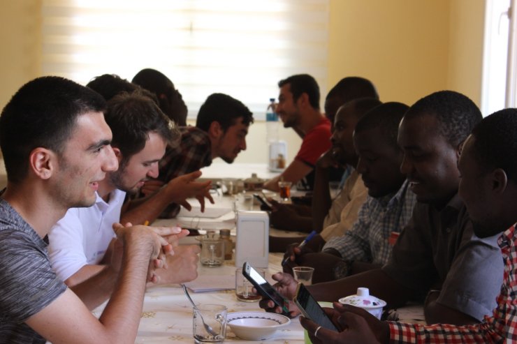 TİKA'nın gönüllüleri Türkçe öğrenen Nijerli gençlerle buluştu