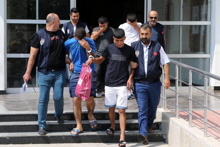 GÜNCELLEME - Mersin'de akaryakıt istasyonundan çelik kasa hırsızlığı