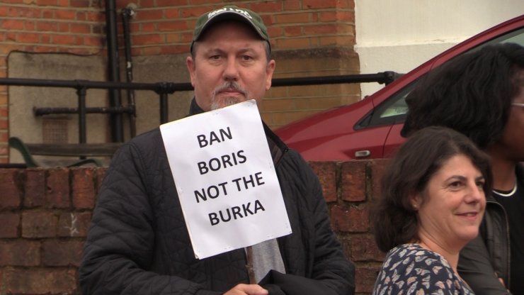 Boris Johnson'a seçim bölgesinde protesto