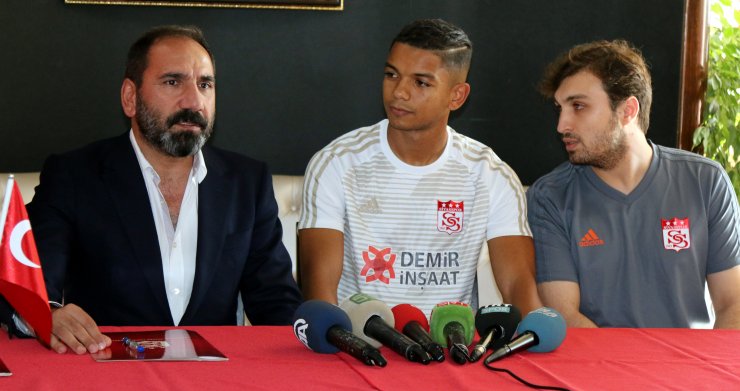 Sivasspor, yeni futbolcularını tanıttı