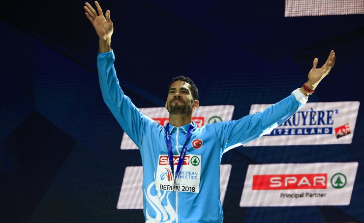 Yasmani Copello Escobar gümüş madalyasını törenle aldı