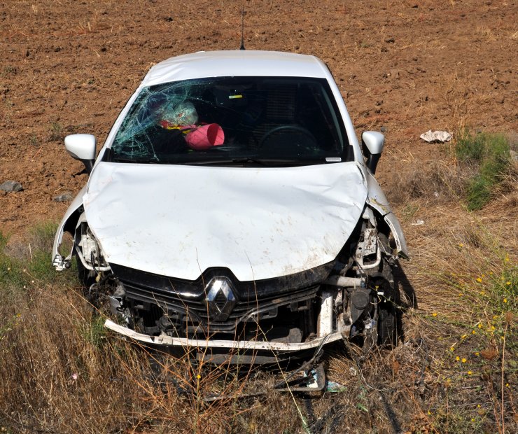 Kırıkkale'de otomobil şarampole devrildi: 3 yaralı