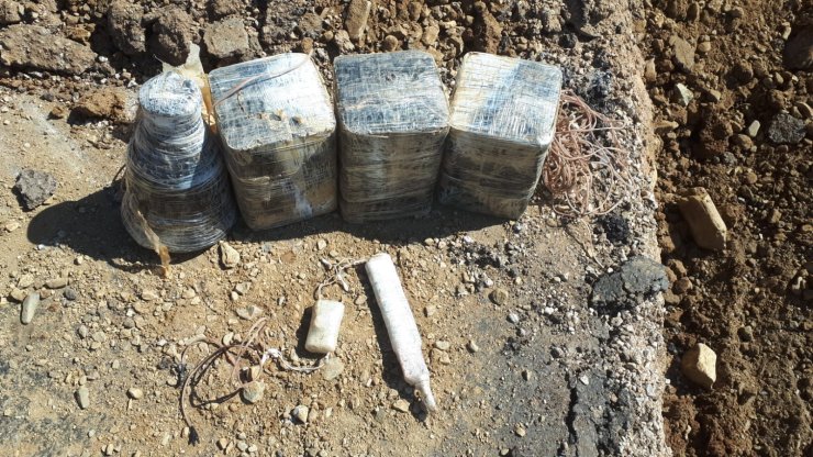 Bitlis'te toprağa gömülü 100 kilogramlık patlayıcı imha edildi