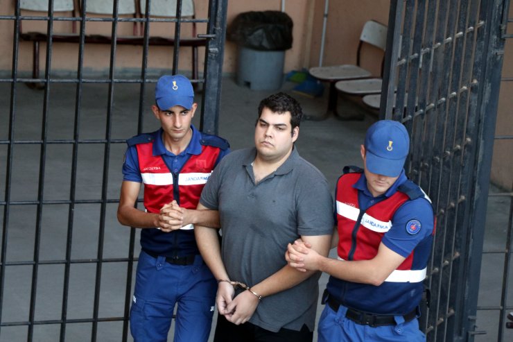 Yunan askerleri tutuksuz yargılanacak