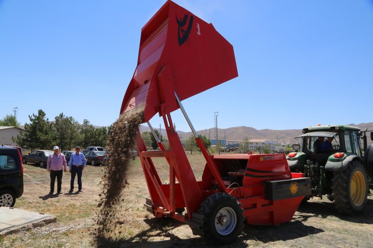 Taş toplama ve katı gübre dağıtma makinesi tanıtıldı