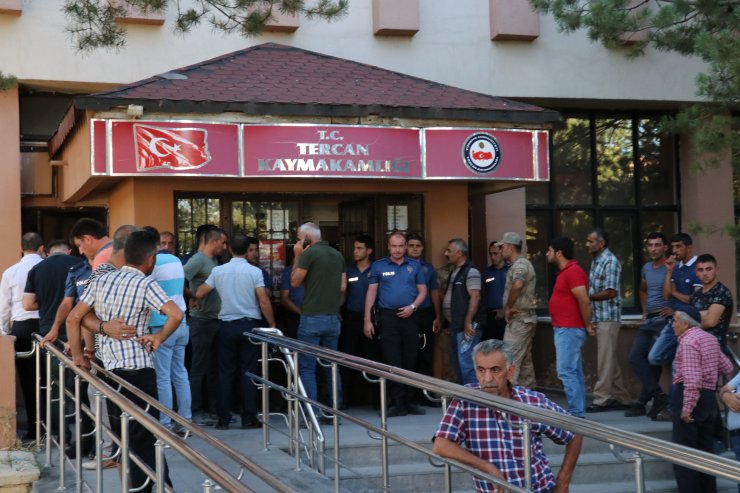 GÜNCELLEME 4 - Erzincan'da kaymakamlıkta silahlı saldırı: 5 ölü, 2 yaralı
