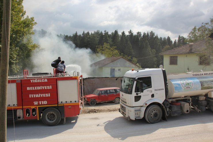 Araçta çıkan yangın eve sıçradı