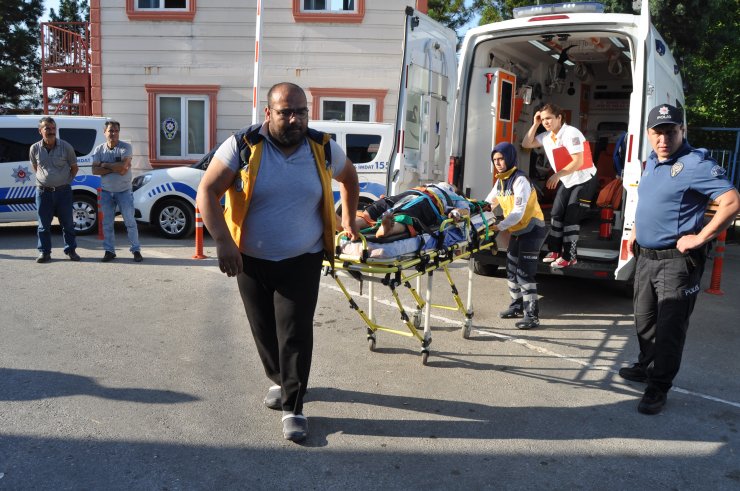 GÜNCELLEME 3 - Bartın'da minibüs şarampole devrildi