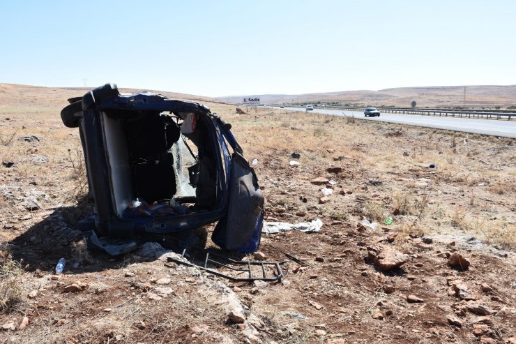 Şanlıurfa'da hafif ticari araç devrildi: 5 yaralı