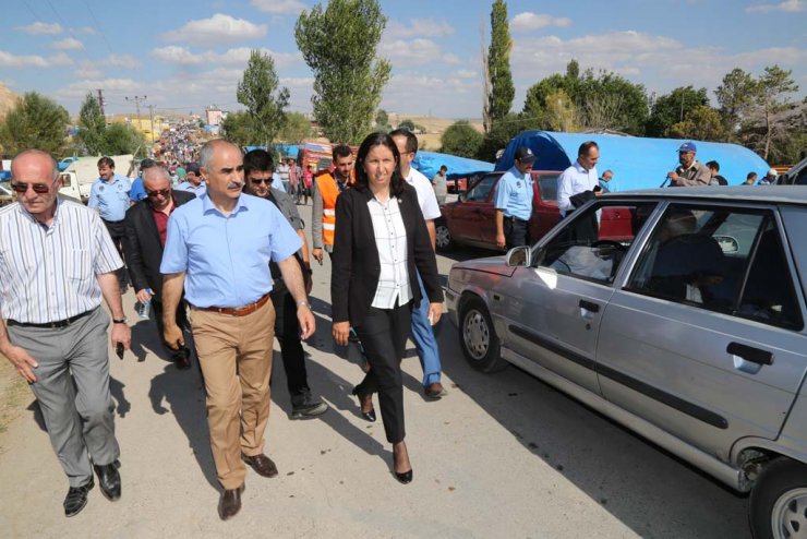 Sivas Belediye Başkanı Aydın, kurban pazarını gezdi