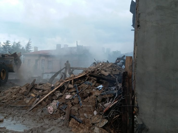 Isparta'da ev yangını