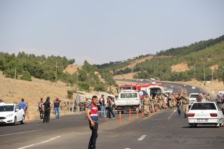 GÜNCELLEME - Bingöl'de otomobille pikap çarpıştı: 6 ölü, 9 yaralı ÖLÜ VE YARALILARIN SAYISI GÜNCELLENDİ